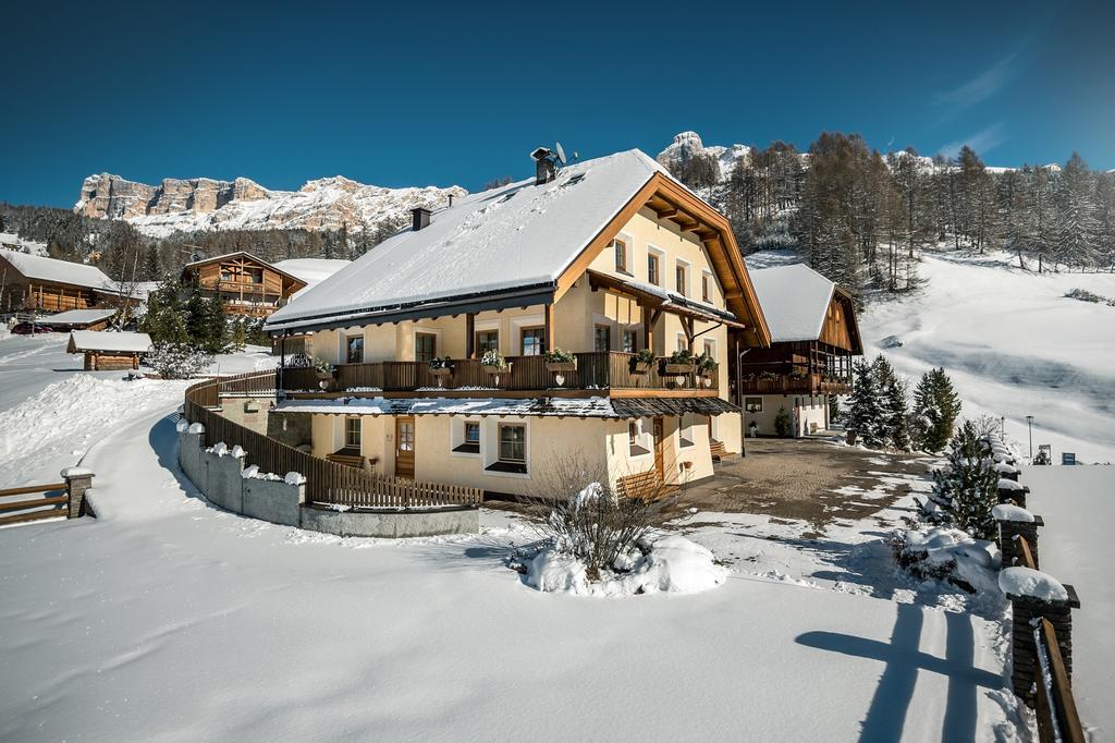 Taela Apartments Сан Касиано Екстериор снимка