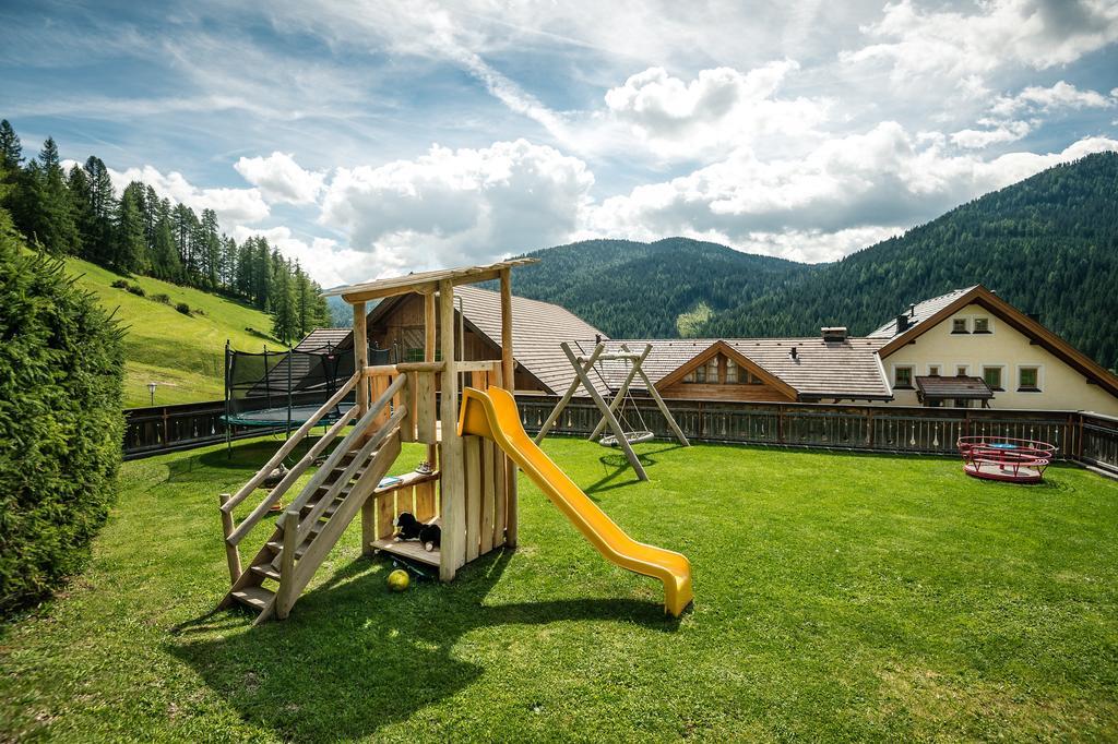 Taela Apartments Сан Касиано Екстериор снимка