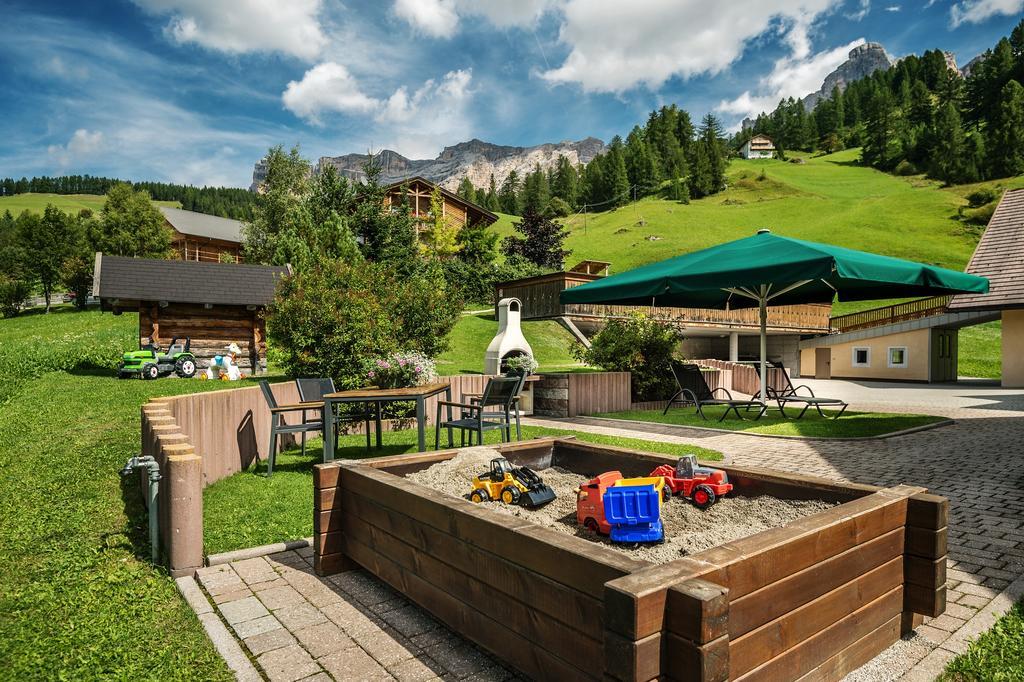 Taela Apartments Сан Касиано Екстериор снимка