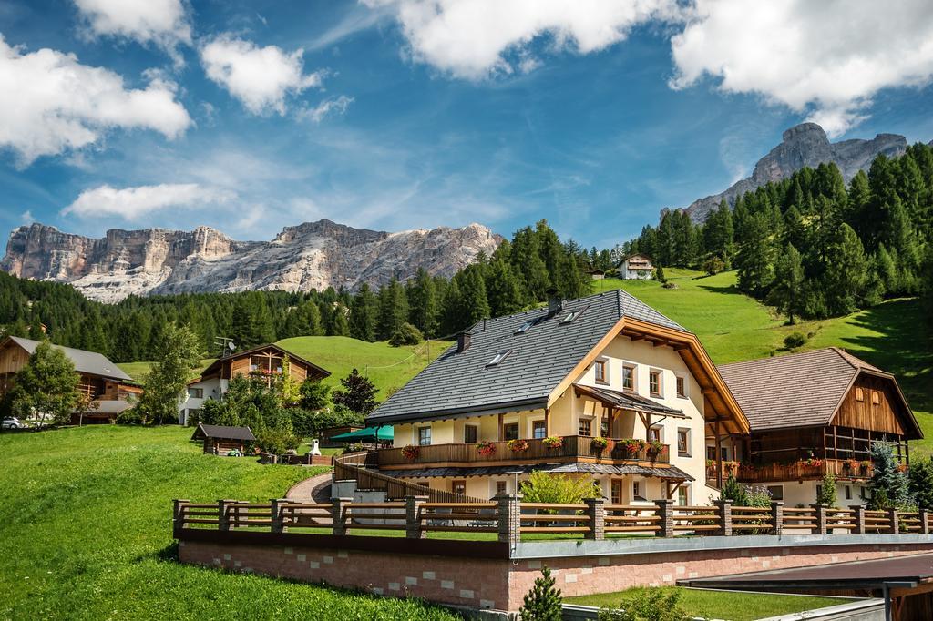 Taela Apartments Сан Касиано Екстериор снимка