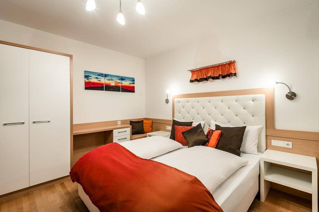 Taela Apartments Сан Касиано Екстериор снимка
