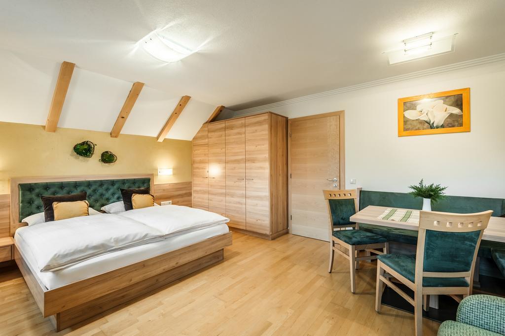 Taela Apartments Сан Касиано Екстериор снимка