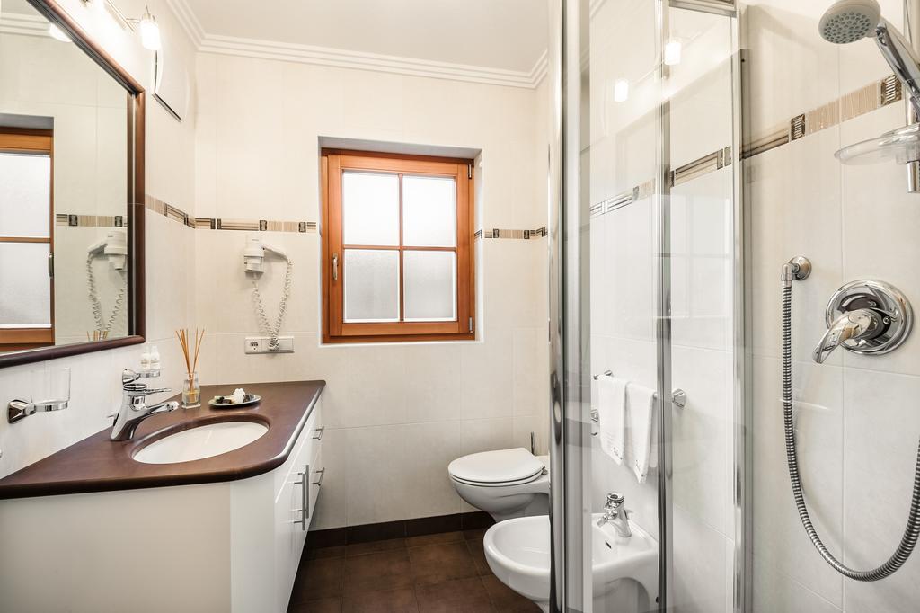 Taela Apartments Сан Касиано Екстериор снимка