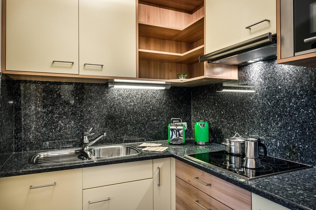 Taela Apartments Сан Касиано Екстериор снимка