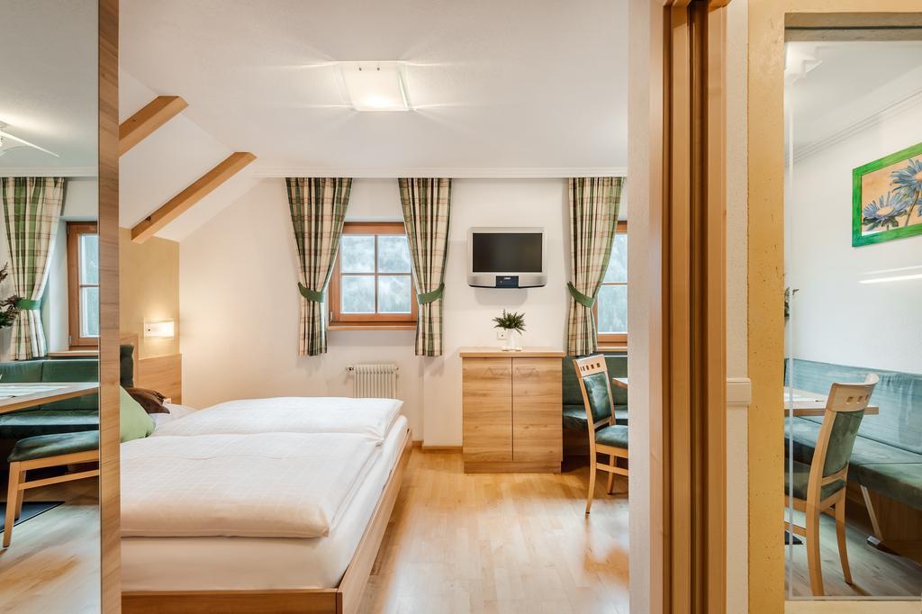 Taela Apartments Сан Касиано Екстериор снимка