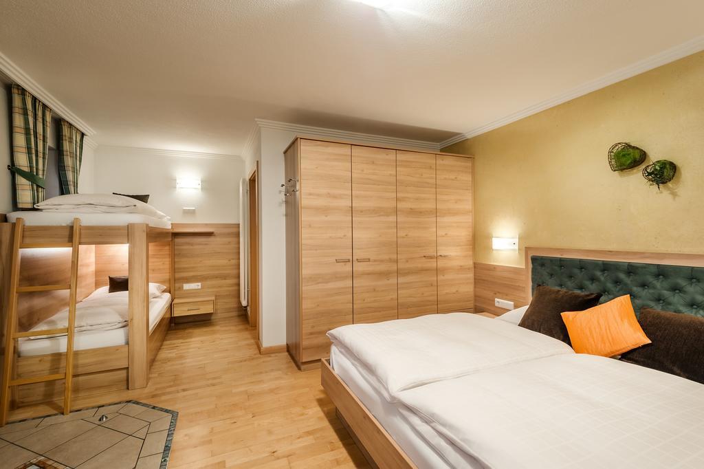 Taela Apartments Сан Касиано Екстериор снимка