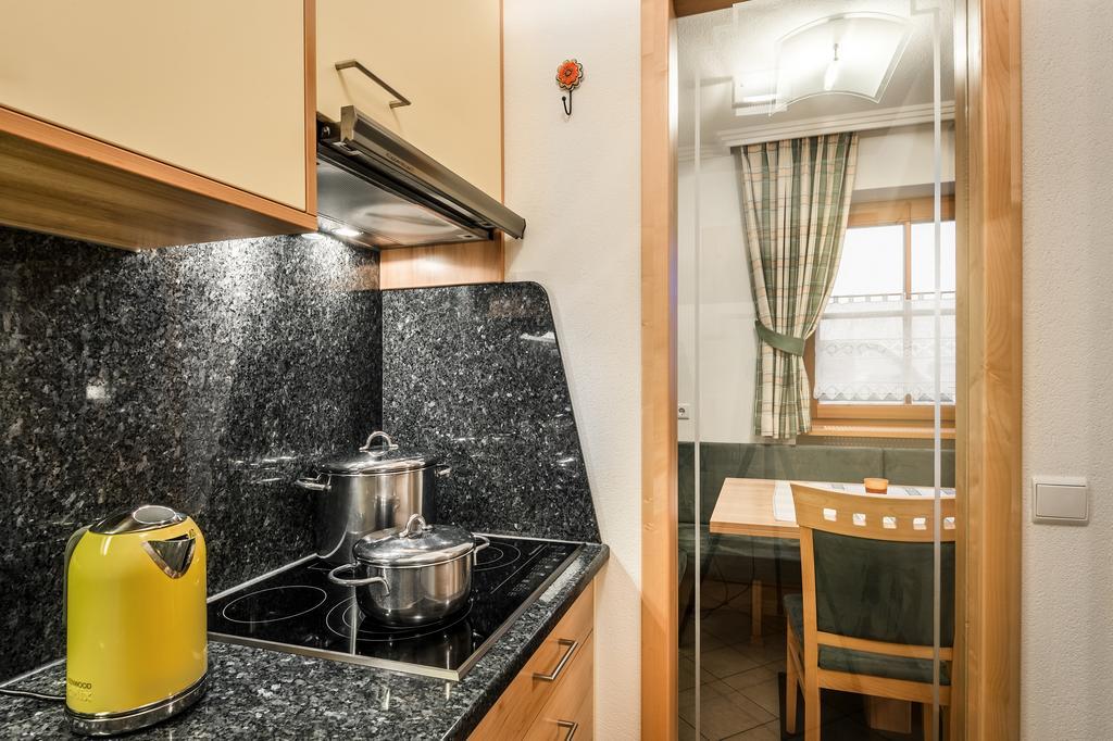 Taela Apartments Сан Касиано Екстериор снимка