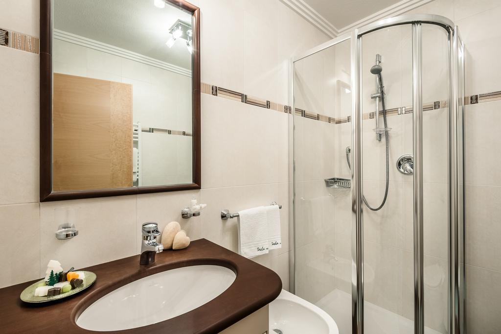 Taela Apartments Сан Касиано Екстериор снимка